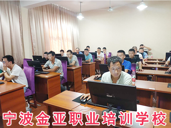 7月份叉车证件考核顺利开班